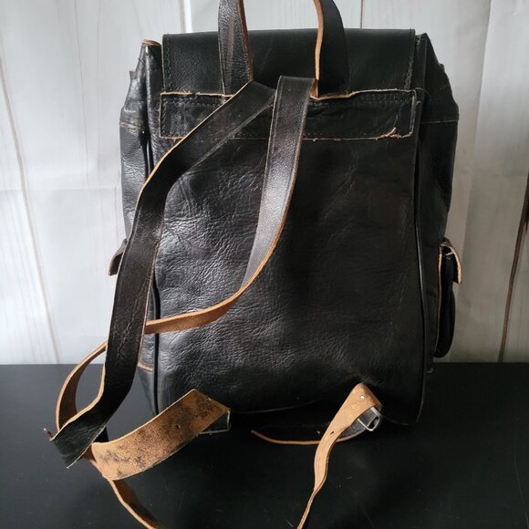 Vintage 70’s Hand Made Leather Backpack. Excellent Condition. Large. - Picture 4 of 9
